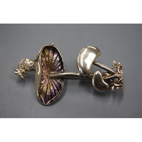 319 - Silver frog on a toadstool brooch