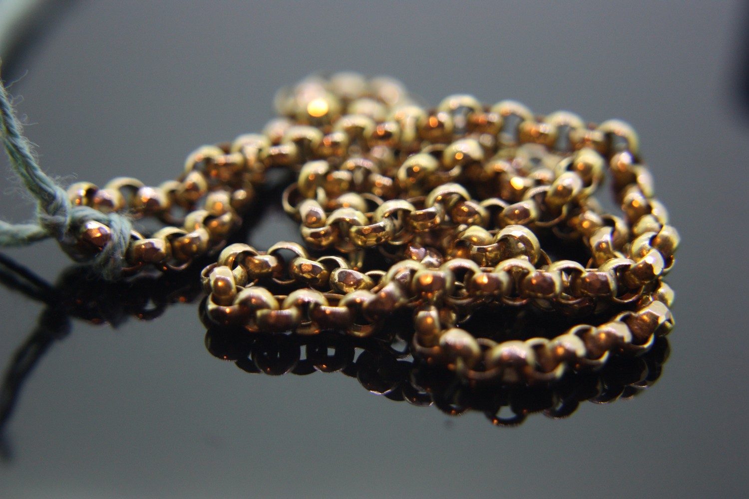 A gold chain probably 9 ct. - wt. 9.5 grms