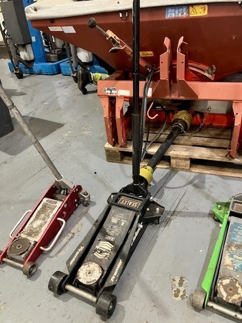 TROLLEY JACK SEALEY 4 TONNESPARES/REPAIRVAT ON HAMMER @ 20%