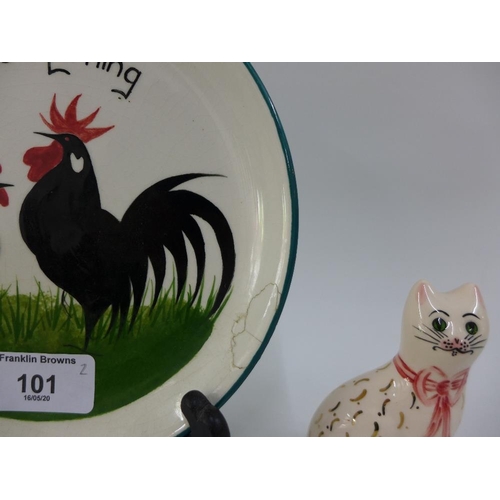 101 - Griselda Hill Pottery cockerel plate together with a Griselda Hill Pottery miniature Wemyss cat, 9cm... 