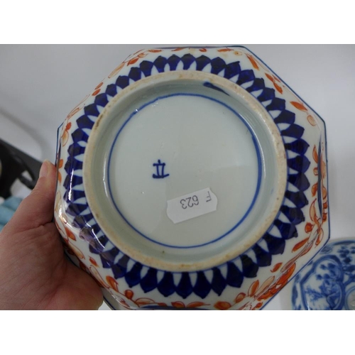 113 - A Chinese octagonal Imari bowl, 20cm wide together with a blue and white bowl and cover, 17cm (2)