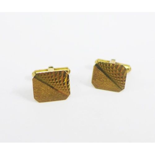 30 - A pair of Gents 9ct gold cufflinks (2)