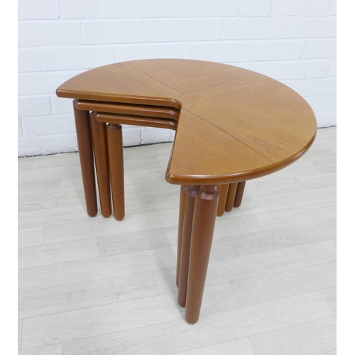 240 - Retro teak next of tables with circular top shaped for a corner (3) 40 x 54cm