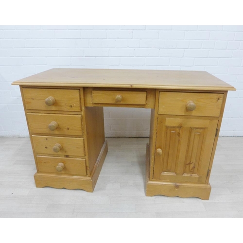 249 - Modern pine desk, 77 x 122cm