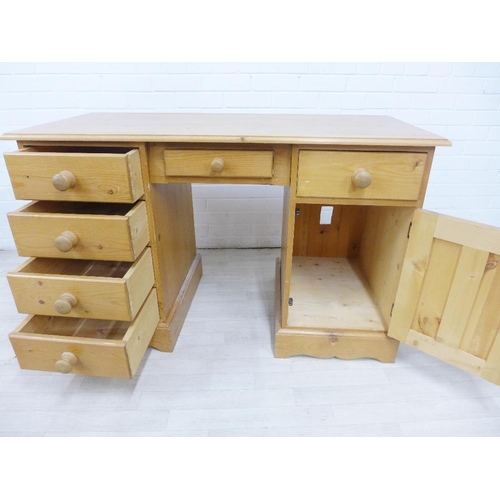 249 - Modern pine desk, 77 x 122cm