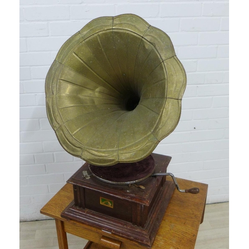 252 - HMV gramophone