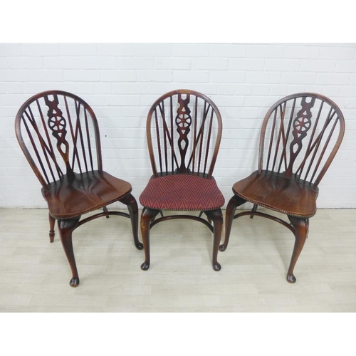 255 - Set of three Windsor style wheel back chairs (3)