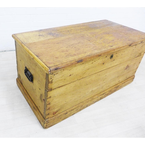 289 - Pine storage trunk with hinged top, 50 x 102cm