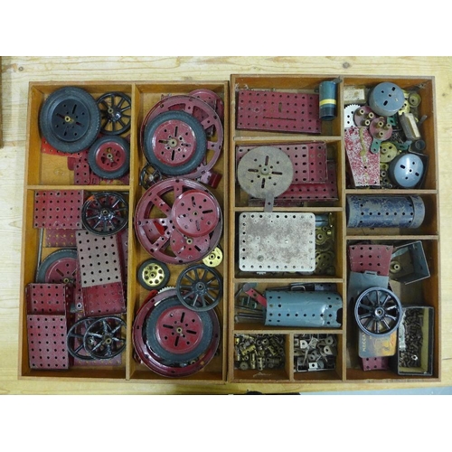 348 - Early 20th century Meccano set in original wooden box (a lot)