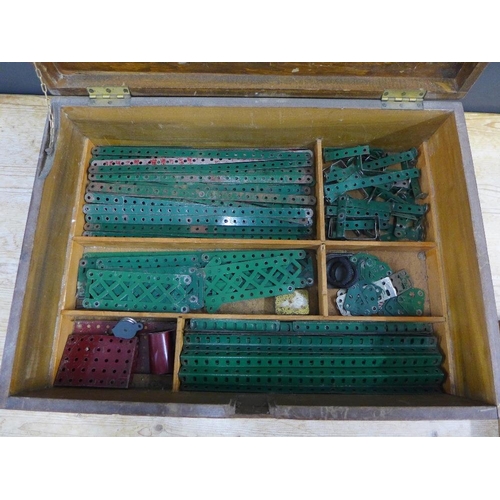 348 - Early 20th century Meccano set in original wooden box (a lot)