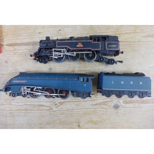 349 - Hornby Dublo boxed 224 LNR Locomotive and Tender Gauge OO, Hornby Dublo boxed Tank Locomotive BR Gau... 