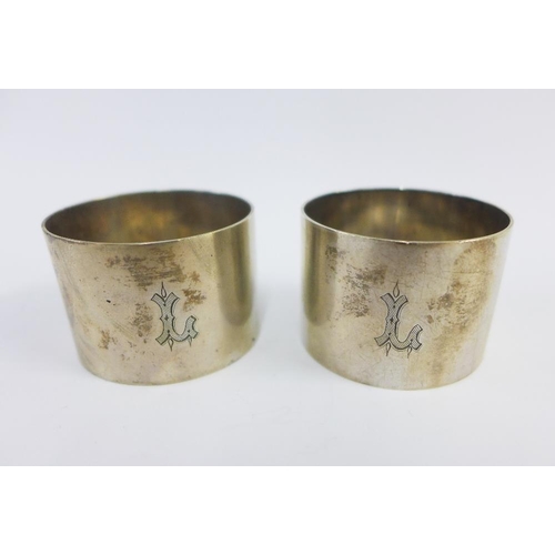 74 - George V pair of silver napkin rings, Sheffield 1916, in fitted case, (2)