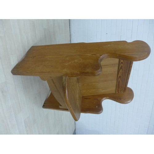 217 - Small pine pew with planked back and shaped side supports, 95 x 60cm