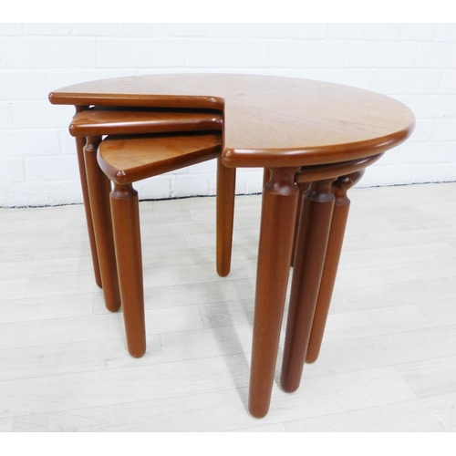 240 - Retro teak next of tables with circular top shaped for a corner (3) 40 x 54cm