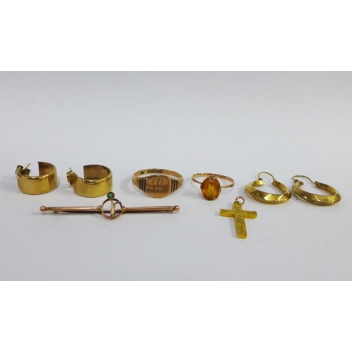 53 - 9ct gold jewellery to include a Gents signet ring, bar brooch, crucifix pendant, two pairs of earrin... 