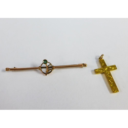 53 - 9ct gold jewellery to include a Gents signet ring, bar brooch, crucifix pendant, two pairs of earrin... 