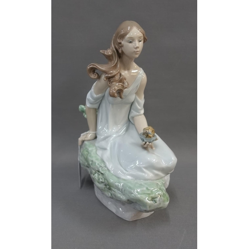 66 - Lladro Privilege Society 2004 female figure, limited edition No 987 / 1500, signed  F. Polope, 16cm ... 