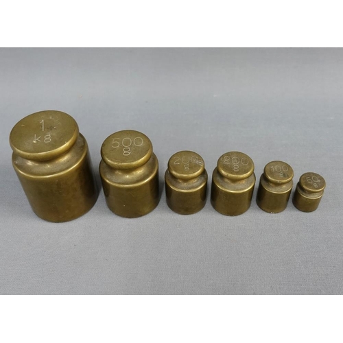 344 - Set of six brass weights, ranging from 50 grams to 1kg, (6)