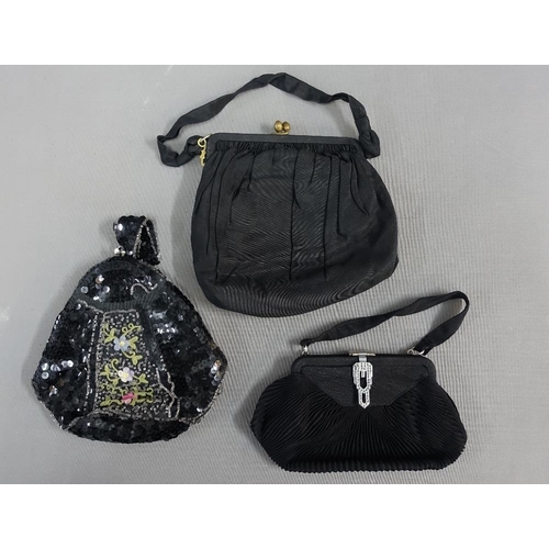 367 - Five various vintage purses and evening bags and a black net scarf, 96)