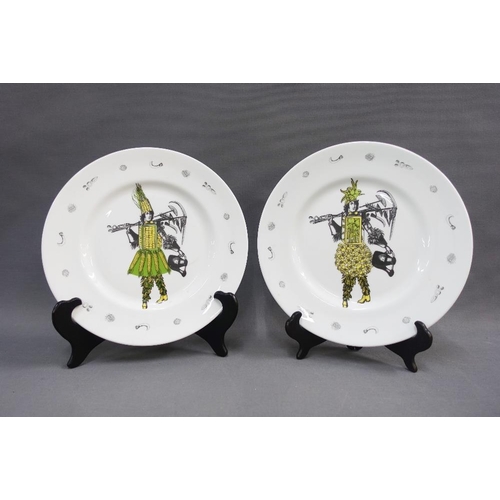 372 - A pair of Fiona Mackechnie porcelain plates with scarecrow pattern, 27cm diameter 92)