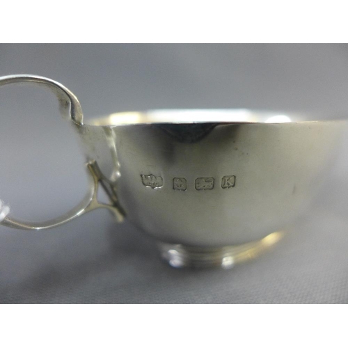 19 - A pair of Art Deco silver sauce boats, Birmingham 1934, 16cm long (2)