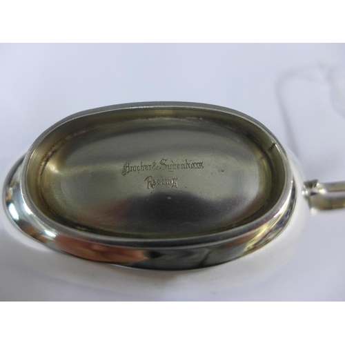 19 - A pair of Art Deco silver sauce boats, Birmingham 1934, 16cm long (2)