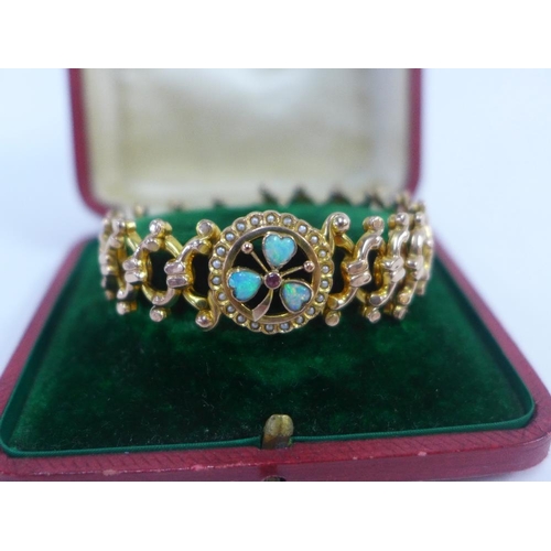14 - Early 20th century 9ct gold expanding bracelet, centred with a clover motif of three opals with a su... 