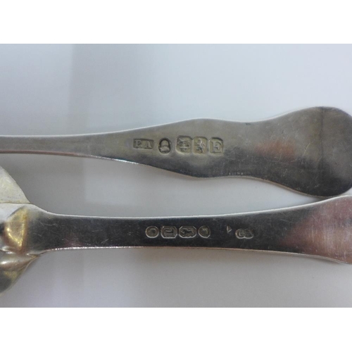 2 - A set of ten Victorian silver Queens pattern teaspoons, London 1854 (10)