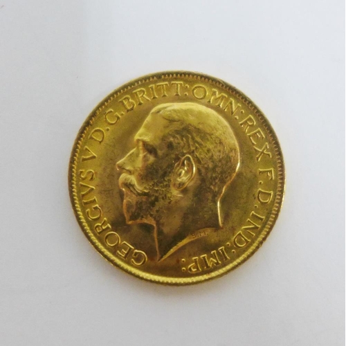 35 - George V, 1914 full gold sovereign