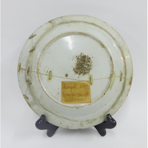 86 - A pair of Chinese 18th century porcelain plates with floral borders and basket of flowers pattern, t... 