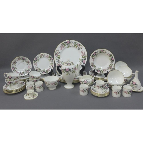 395 - Wedgwood Hathaway Rose dinner service with tea and coffee set (a lot)