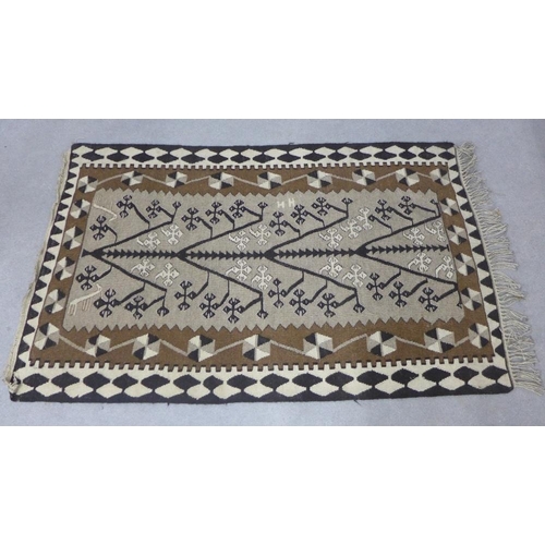 430 - Kelim rug, beige field and tree pattern, 170 x 103cm