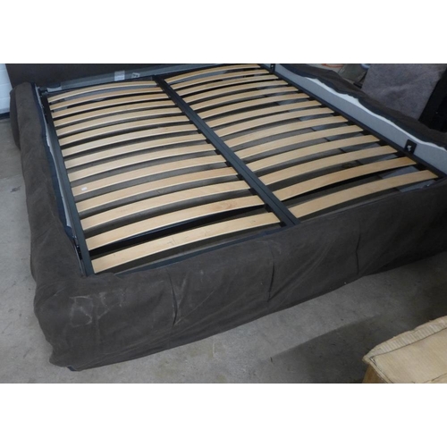 433 - B&B Italia Maxalto 'Tufty' bed, 197 x 245 x 73cm