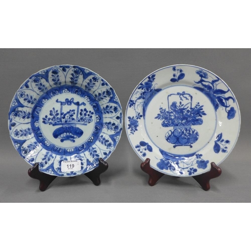 119 - Two 18th century Chinese bleu and white porcelain plates, 22cm (2)