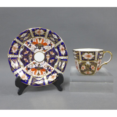 120 - Royal Crown Derby Imari pattern 2451 cups and saucers (12)