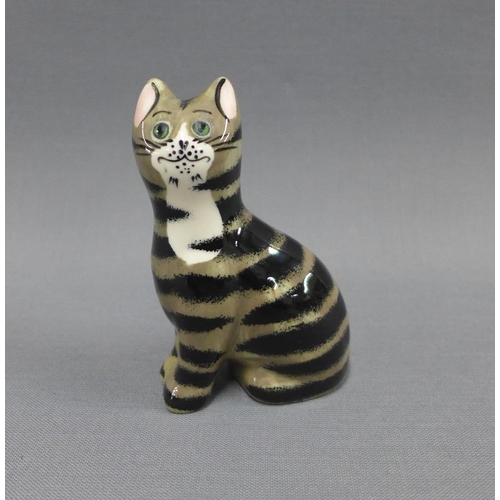 129 - Griselda Hill Pottery Wemyss pottery style cat, 9cm