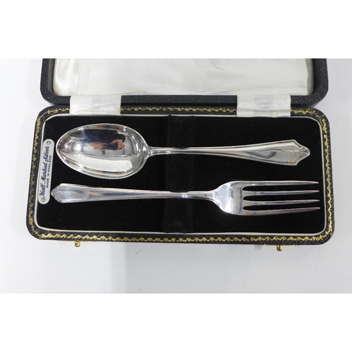 66 - Silver fork and spoon cased set, Birmingham 1953 and a cased set of six Epns teaspoons with sugar to... 