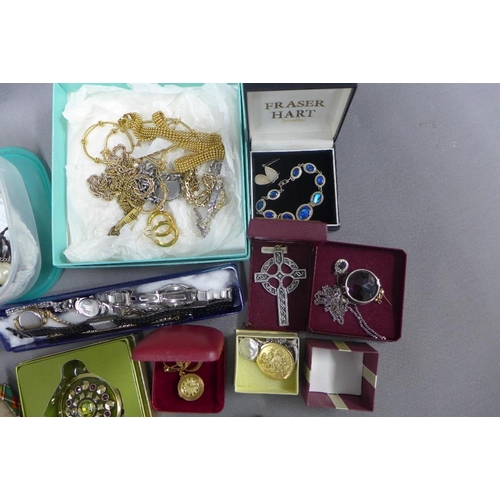 70 - A collection of costume jewellery (a lot)