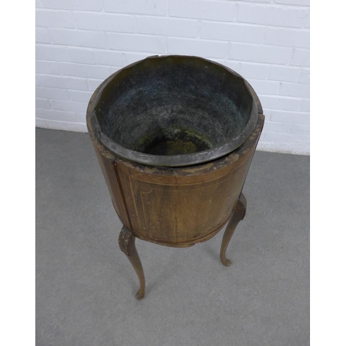 229 - Mahogany jardiniere planter with chequer banded inlay, metal liner, on three cabriole legs with  pad... 