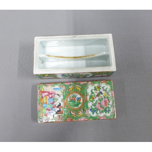 121 - Chinese famille rose porcelain box and cover, with two divisions to the interior, 18 x 9cm