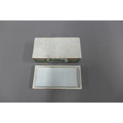 121 - Chinese famille rose porcelain box and cover, with two divisions to the interior, 18 x 9cm