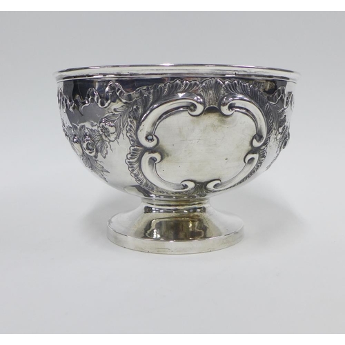 63 - Edwardian silver pedestal bowl, Walker & Hall, Sheffield 1902, 18 x 12cm