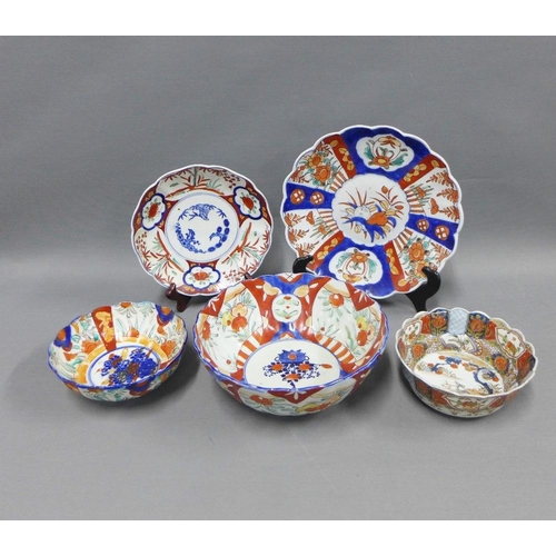 93 - Collection of Imari patterned pottery to include scalloped edge bowls and plates, largest 28cm diame... 