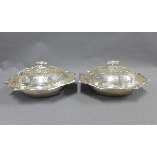 377 - A pair of Epns octagonal serving dishes with glass liners 32cm (2)