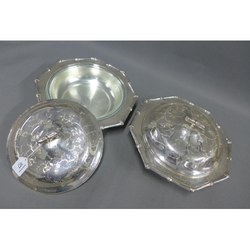 377 - A pair of Epns octagonal serving dishes with glass liners 32cm (2)