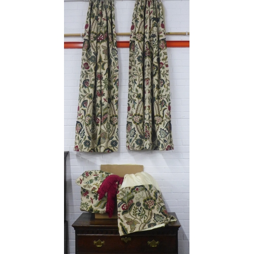 423 - A pair of crewel embroidered floral pattern curtains, lined, together with a matching pelmet with re... 