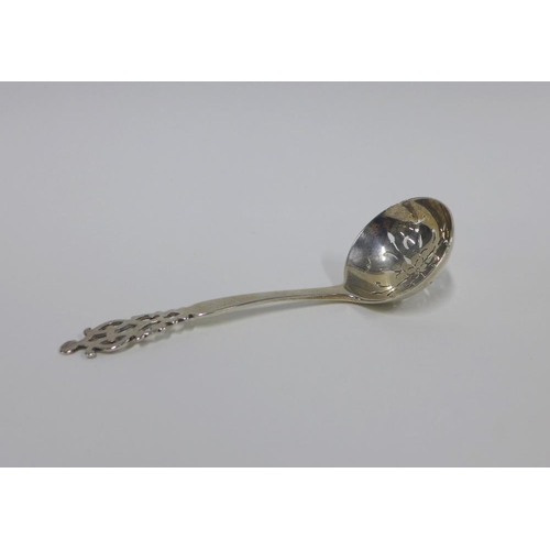 9 - Edwardian silver sugar sifter ladle with pierced handle, London 1907, 15cm