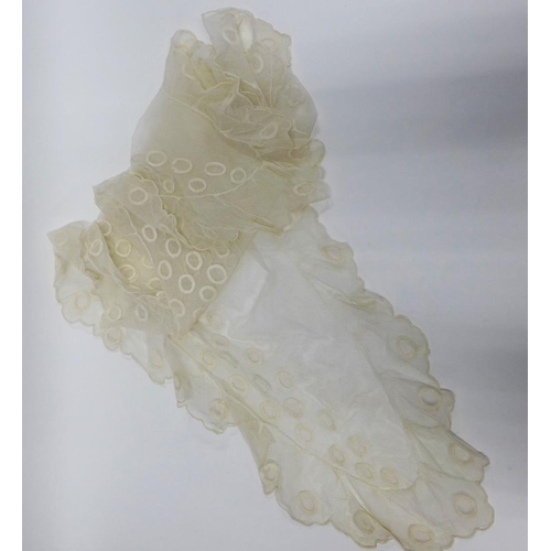 395 - Antique lace to include a collar, scarf and hair piece, together with a hair slide and tiara and a q... 