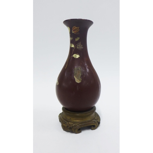 400 - Japanese lacquered vase on a wooden base, 17cm high