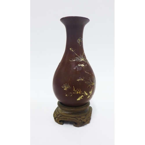 400 - Japanese lacquered vase on a wooden base, 17cm high